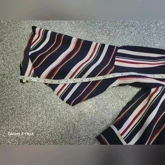 GUESS Off the shoulder long sleeve  crop top - Picture 4 of 6